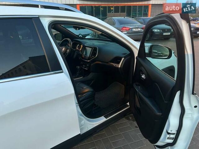 Білий Джип Cherokee, об'ємом двигуна 2.36 л та пробігом 150 тис. км за 14500 $, фото 11 на Automoto.ua
