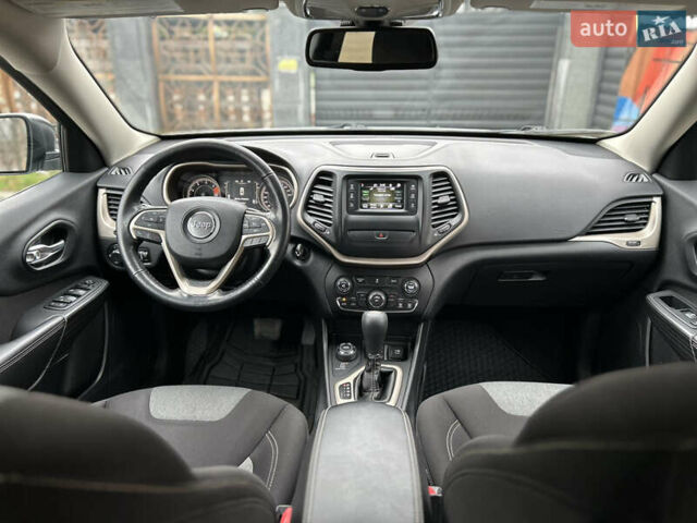 Белый Джип Чероки, объемом двигателя 2.36 л и пробегом 118 тыс. км за 13999 $, фото 15 на Automoto.ua