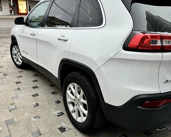 Білий Джип Cherokee, об'ємом двигуна 2.36 л та пробігом 95 тис. км за 14500 $, фото 5 на Automoto.ua