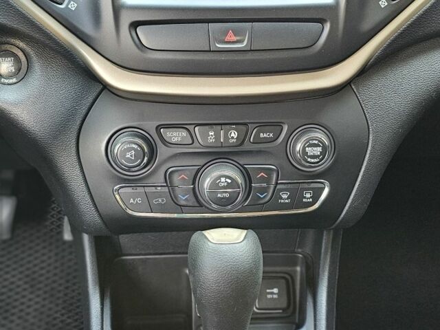 Білий Джип Cherokee, об'ємом двигуна 3.2 л та пробігом 136 тис. км за 14500 $, фото 4 на Automoto.ua