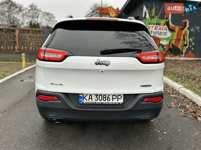 Белый Джип Чероки, объемом двигателя 2.36 л и пробегом 118 тыс. км за 13999 $, фото 5 на Automoto.ua