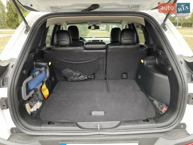 Білий Джип Cherokee, об'ємом двигуна 2.36 л та пробігом 180 тис. км за 12800 $, фото 9 на Automoto.ua