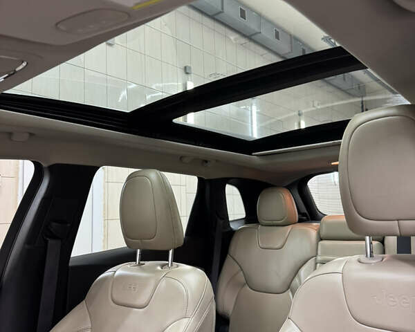 Білий Джип Cherokee, об'ємом двигуна 3.24 л та пробігом 121 тис. км за 16500 $, фото 18 на Automoto.ua