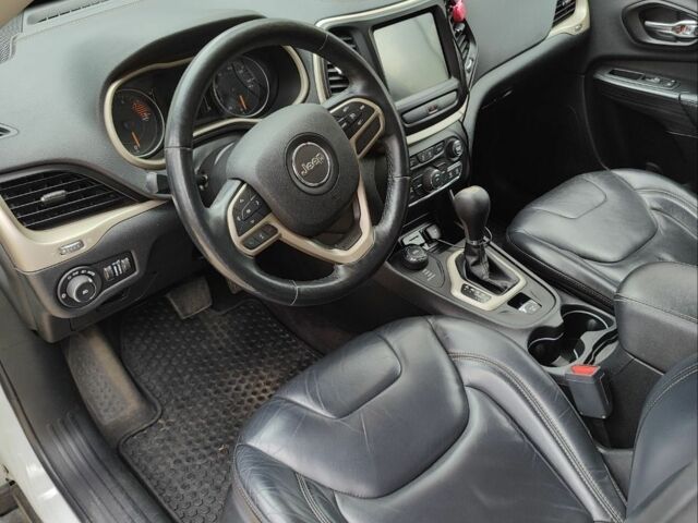 Белый Джип Чероки, объемом двигателя 3.2 л и пробегом 140 тыс. км за 13700 $, фото 9 на Automoto.ua