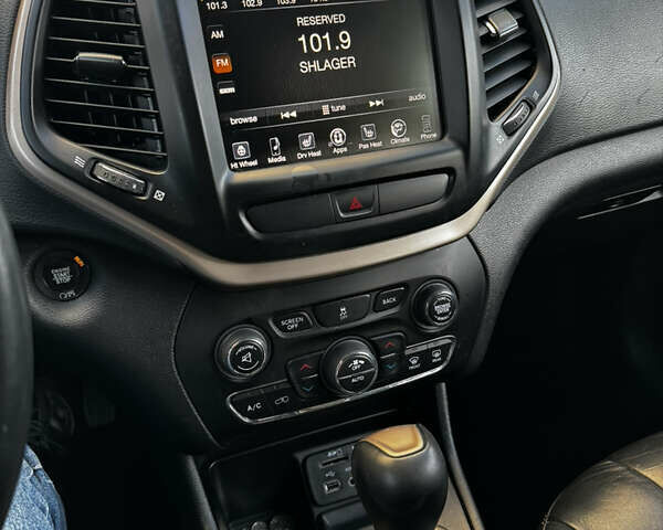 Білий Джип Cherokee, об'ємом двигуна 2.36 л та пробігом 155 тис. км за 13900 $, фото 20 на Automoto.ua