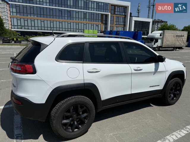 Білий Джип Cherokee, об'ємом двигуна 3.24 л та пробігом 163 тис. км за 15200 $, фото 3 на Automoto.ua