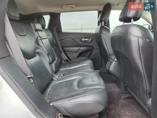 Белый Джип Чероки, объемом двигателя 2.36 л и пробегом 164 тыс. км за 2900 $, фото 10 на Automoto.ua