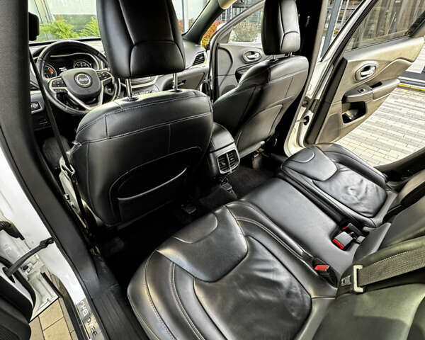 Білий Джип Cherokee, об'ємом двигуна 2.36 л та пробігом 155 тис. км за 13900 $, фото 18 на Automoto.ua