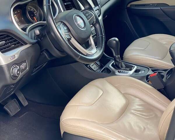 Білий Джип Cherokee, об'ємом двигуна 2.36 л та пробігом 187 тис. км за 13490 $, фото 24 на Automoto.ua