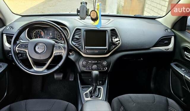 Білий Джип Cherokee, об'ємом двигуна 3.24 л та пробігом 135 тис. км за 15400 $, фото 7 на Automoto.ua