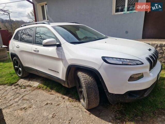 Білий Джип Cherokee, об'ємом двигуна 3.24 л та пробігом 71 тис. км за 13700 $, фото 5 на Automoto.ua