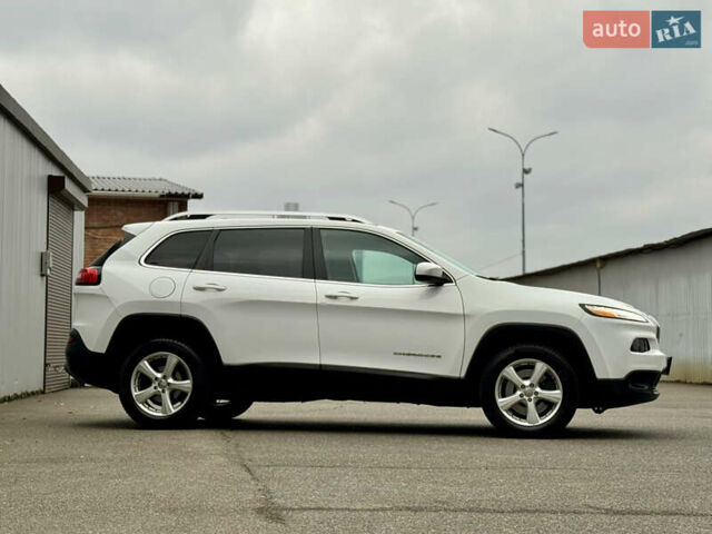 Белый Джип Чероки, объемом двигателя 2.36 л и пробегом 183 тыс. км за 11999 $, фото 5 на Automoto.ua