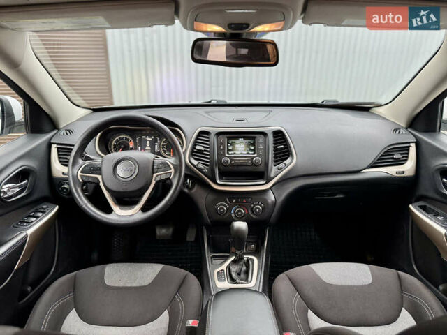 Белый Джип Чероки, объемом двигателя 2.36 л и пробегом 183 тыс. км за 11999 $, фото 20 на Automoto.ua