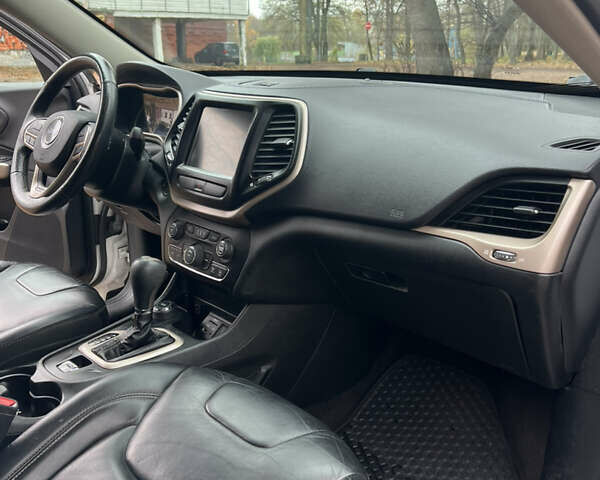 Белый Джип Чероки, объемом двигателя 3.2 л и пробегом 113 тыс. км за 15200 $, фото 28 на Automoto.ua