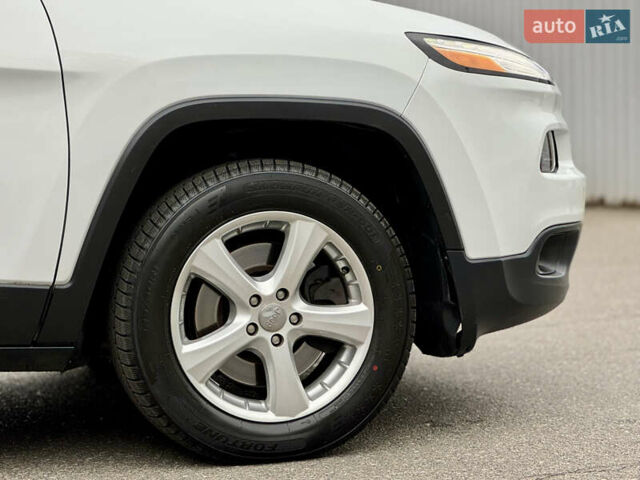 Белый Джип Чероки, объемом двигателя 2.36 л и пробегом 183 тыс. км за 11999 $, фото 7 на Automoto.ua