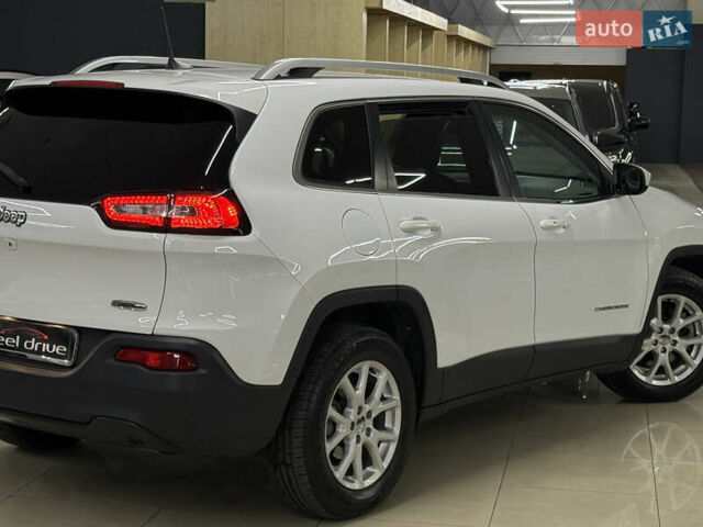 Белый Джип Чероки, объемом двигателя 2.36 л и пробегом 107 тыс. км за 12699 $, фото 8 на Automoto.ua