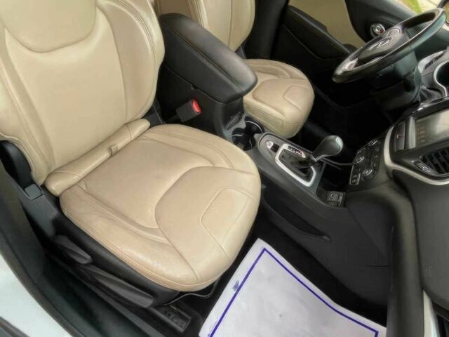 Джип Cherokee 2017 у Житомирі на Automoto.ua Білий Джип Cherokee, об'ємом двигуна 2.4 л та пробігом 62 тис. км за 3400 $, фото 7 на Automoto.ua