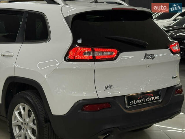 Джип Cherokee 2017 у Миколаєві на Automoto.ua Білий Джип Cherokee, об'ємом двигуна 2.36 л та пробігом 107 тис. км за 12999 $, фото 13 на Automoto.ua