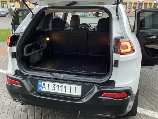 Білий Джип Cherokee, об'ємом двигуна 2.4 л та пробігом 71 тис. км за 15000 $, фото 12 на Automoto.ua