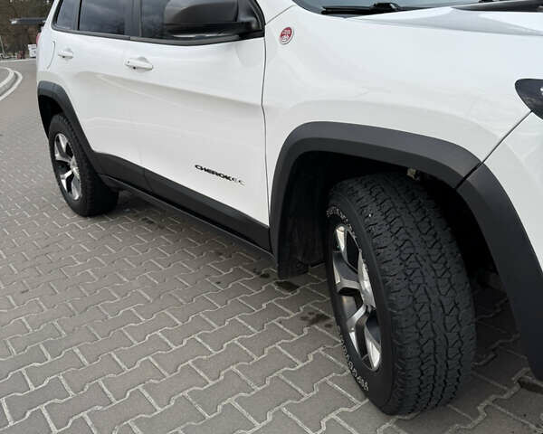 Белый Джип Чероки, объемом двигателя 2.4 л и пробегом 85 тыс. км за 15500 $, фото 7 на Automoto.ua