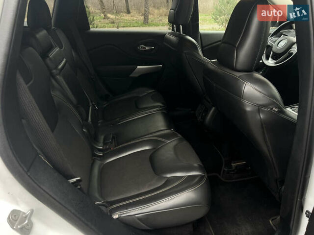 Білий Джип Cherokee, об'ємом двигуна 2.36 л та пробігом 146 тис. км за 13700 $, фото 14 на Automoto.ua