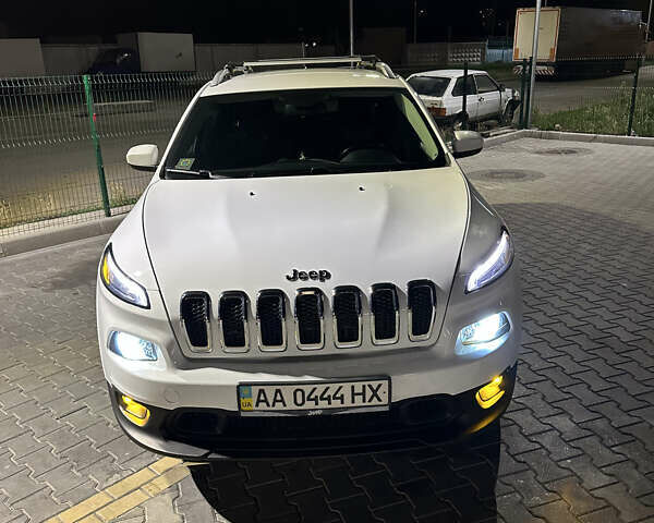 Білий Джип Cherokee, об'ємом двигуна 3.2 л та пробігом 70 тис. км за 17500 $, фото 8 на Automoto.ua