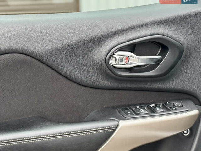 Белый Джип Чероки, объемом двигателя 2.36 л и пробегом 183 тыс. км за 11999 $, фото 15 на Automoto.ua