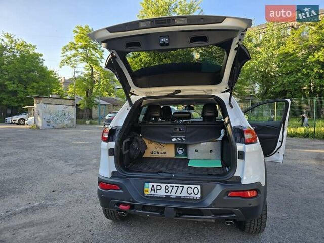 Белый Джип Чероки, объемом двигателя 3.24 л и пробегом 43 тыс. км за 23000 $, фото 7 на Automoto.ua
