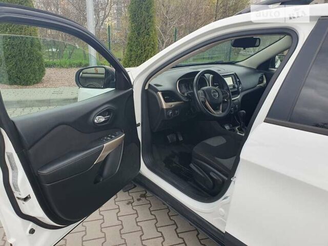 Білий Джип Cherokee, об'ємом двигуна 2.36 л та пробігом 115 тис. км за 14200 $, фото 28 на Automoto.ua