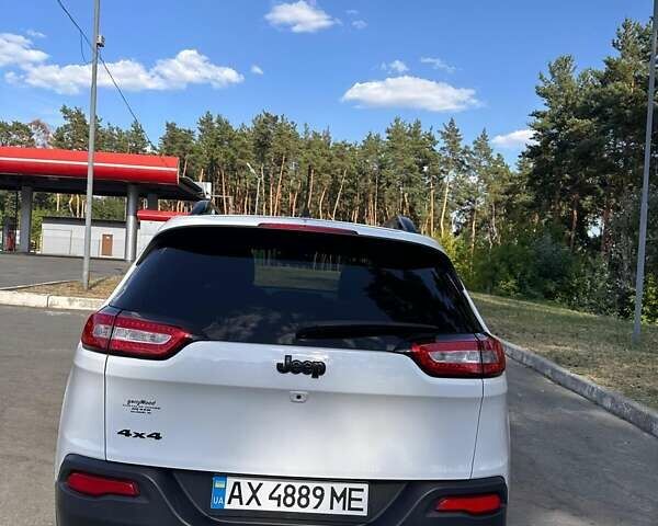 Белый Джип Чероки, объемом двигателя 2.36 л и пробегом 104 тыс. км за 14700 $, фото 1 на Automoto.ua