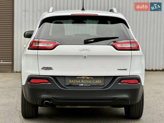 Белый Джип Чероки, объемом двигателя 2.36 л и пробегом 183 тыс. км за 11999 $, фото 8 на Automoto.ua