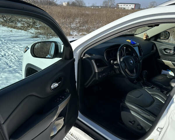 Белый Джип Чероки, объемом двигателя 3.2 л и пробегом 115 тыс. км за 16000 $, фото 16 на Automoto.ua