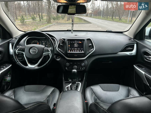 Білий Джип Cherokee, об'ємом двигуна 2.36 л та пробігом 146 тис. км за 13700 $, фото 15 на Automoto.ua