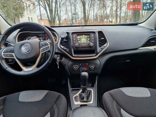 Білий Джип Cherokee, об'ємом двигуна 3.24 л та пробігом 71 тис. км за 13700 $, фото 25 на Automoto.ua