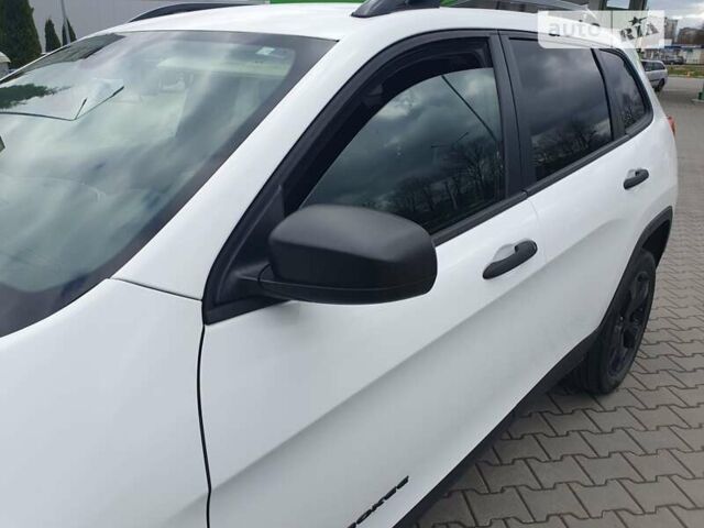 Білий Джип Cherokee, об'ємом двигуна 2.36 л та пробігом 115 тис. км за 14200 $, фото 35 на Automoto.ua