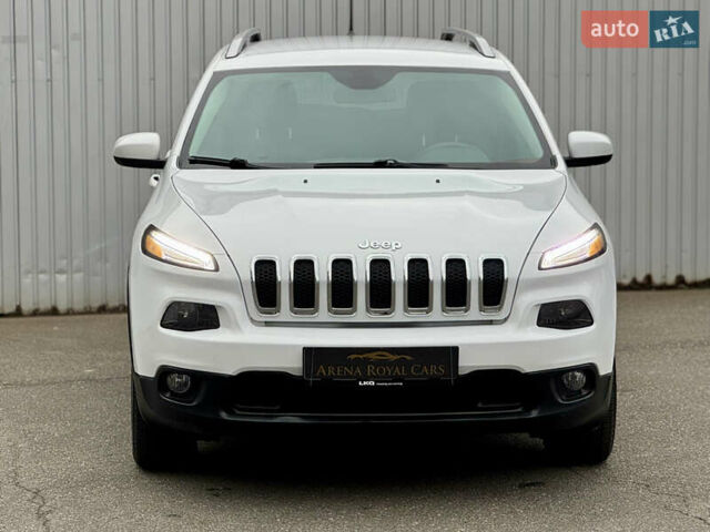 Белый Джип Чероки, объемом двигателя 2.36 л и пробегом 183 тыс. км за 11999 $, фото 4 на Automoto.ua