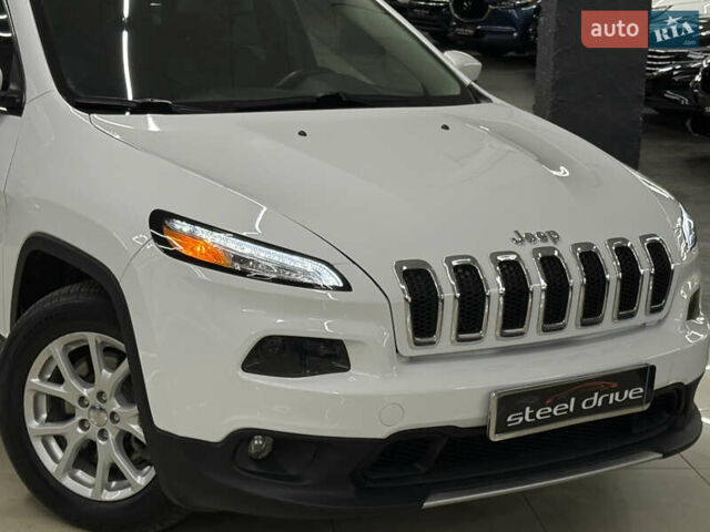 Белый Джип Чероки, объемом двигателя 2.36 л и пробегом 107 тыс. км за 12699 $, фото 4 на Automoto.ua