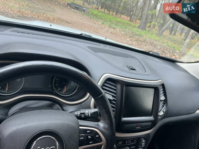 Белый Джип Чероки, объемом двигателя 3.2 л и пробегом 113 тыс. км за 15200 $, фото 10 на Automoto.ua