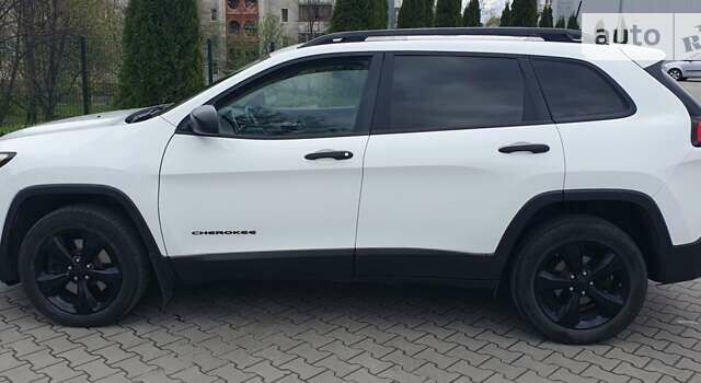 Білий Джип Cherokee, об'ємом двигуна 2.36 л та пробігом 115 тис. км за 14200 $, фото 4 на Automoto.ua