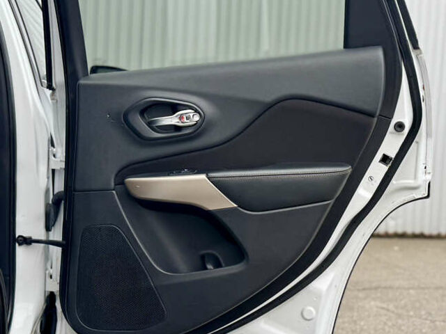 Белый Джип Чероки, объемом двигателя 2.36 л и пробегом 183 тыс. км за 11999 $, фото 24 на Automoto.ua