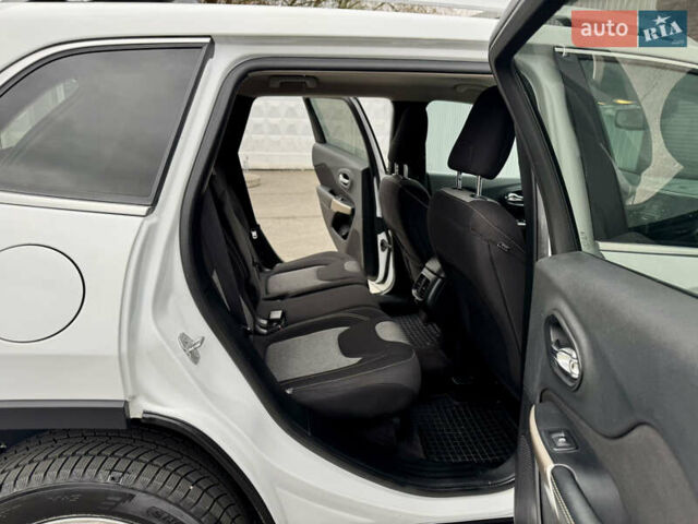 Белый Джип Чероки, объемом двигателя 2.36 л и пробегом 183 тыс. км за 11999 $, фото 17 на Automoto.ua