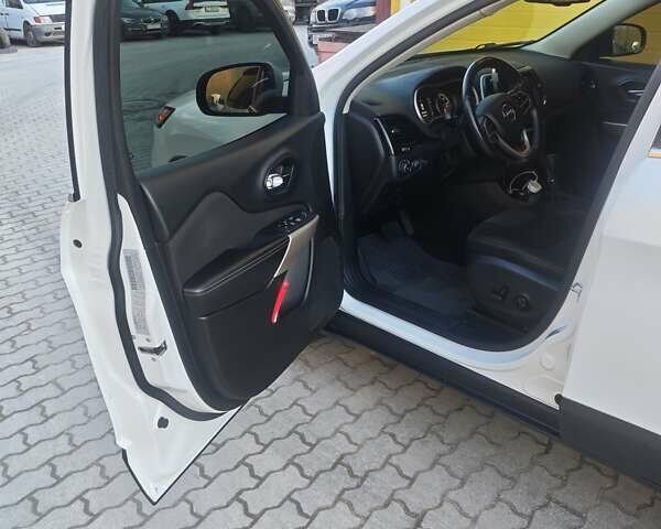 Білий Джип Cherokee, об'ємом двигуна 3.24 л та пробігом 131 тис. км за 13200 $, фото 8 на Automoto.ua