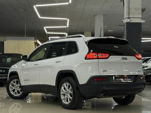 Джип Cherokee 2017 у Миколаєві на Automoto.ua Білий Джип Cherokee, об'ємом двигуна 2.4 л та пробігом 107 тис. км за 12999 $, фото 3 на Automoto.ua