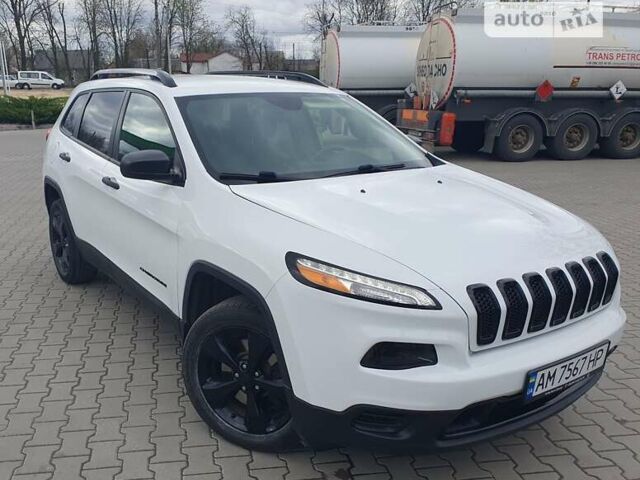 Білий Джип Cherokee, об'ємом двигуна 2.36 л та пробігом 115 тис. км за 14200 $, фото 31 на Automoto.ua