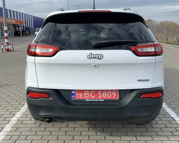 Белый Джип Чероки, объемом двигателя 2.36 л и пробегом 135 тыс. км за 12600 $, фото 4 на Automoto.ua