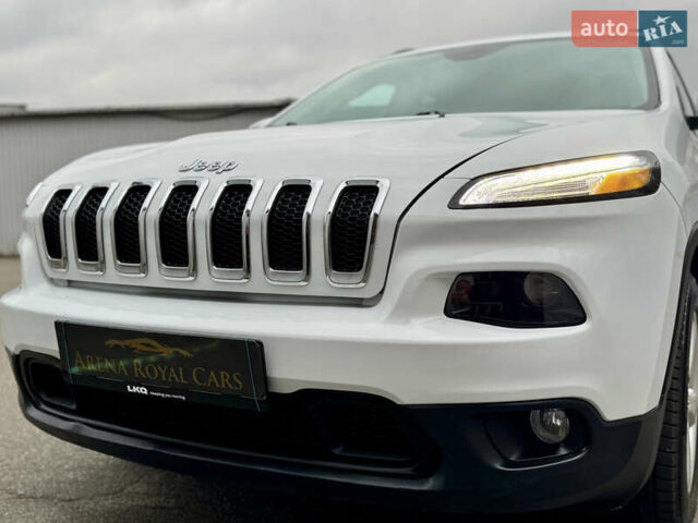 Белый Джип Чероки, объемом двигателя 2.36 л и пробегом 183 тыс. км за 11999 $, фото 13 на Automoto.ua