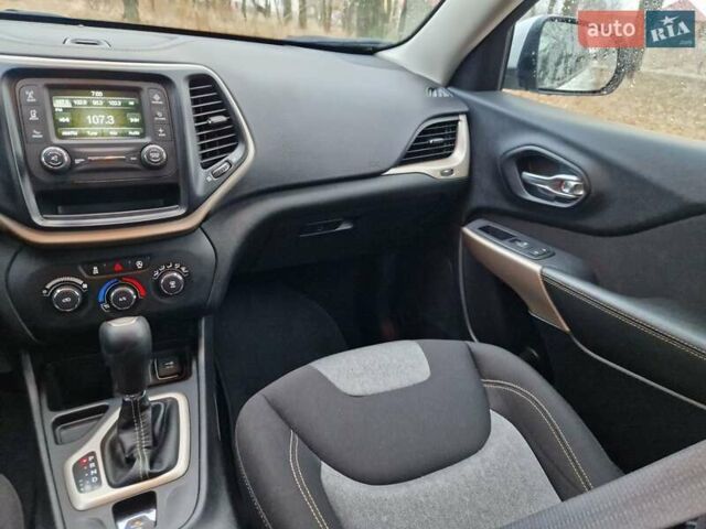 Білий Джип Cherokee, об'ємом двигуна 3.24 л та пробігом 71 тис. км за 13700 $, фото 26 на Automoto.ua
