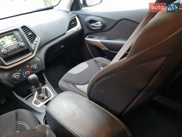 Білий Джип Cherokee, об'ємом двигуна 3.24 л та пробігом 71 тис. км за 13700 $, фото 27 на Automoto.ua
