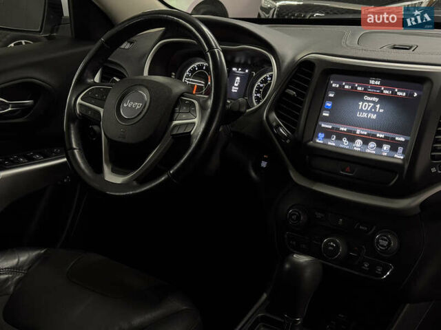 Джип Cherokee 2017 у Миколаєві на Automoto.ua Білий Джип Cherokee, об'ємом двигуна 2.36 л та пробігом 107 тис. км за 12999 $, фото 25 на Automoto.ua