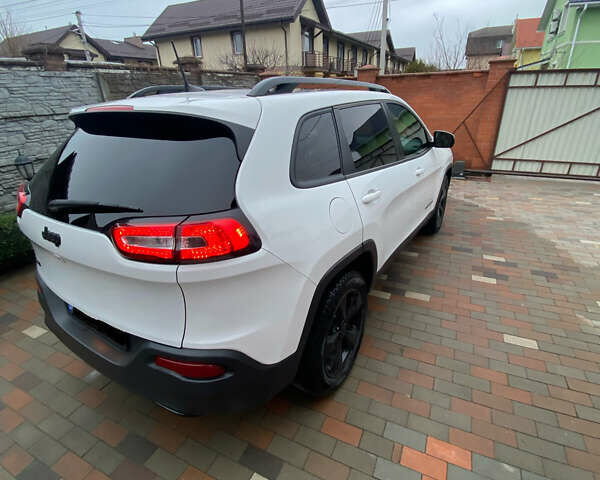Білий Джип Cherokee, об'ємом двигуна 2.36 л та пробігом 80 тис. км за 16700 $, фото 13 на Automoto.ua